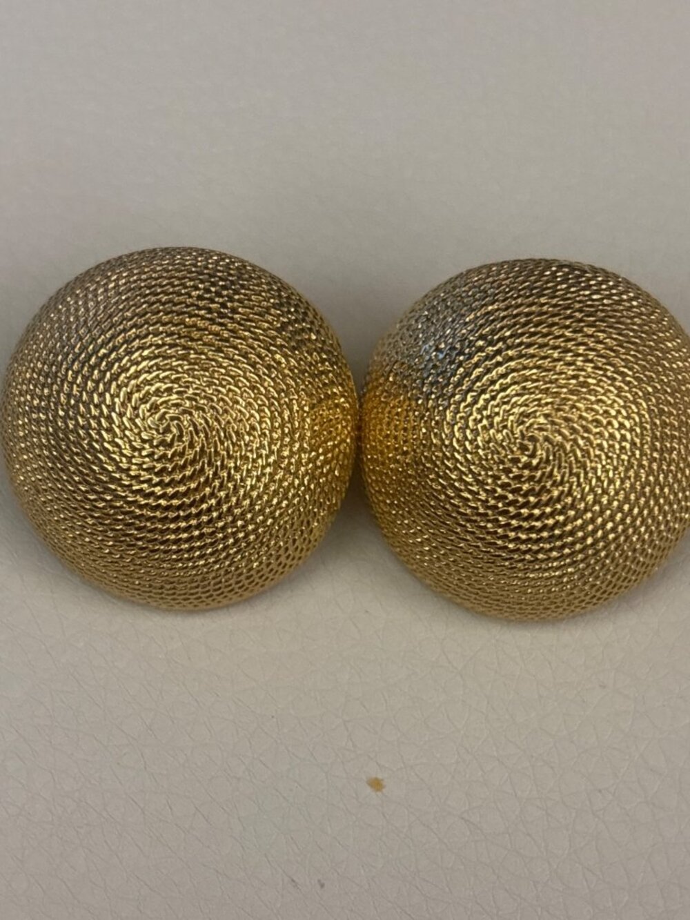 Vintage Norma Jean Gold-Tone Textured Round Clip-On Earrings Retro Statement - Picture 11 of 13